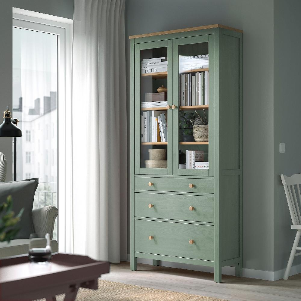 IKEA HEMNES Vitrine mit 3 Schubladen graugrün/hellbraun lasiert 90x197 cm Outlet