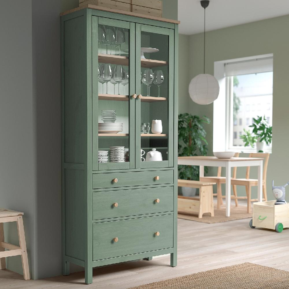 IKEA HEMNES Vitrine mit 3 Schubladen graugrün/hellbraun lasiert 90x197 cm Outlet