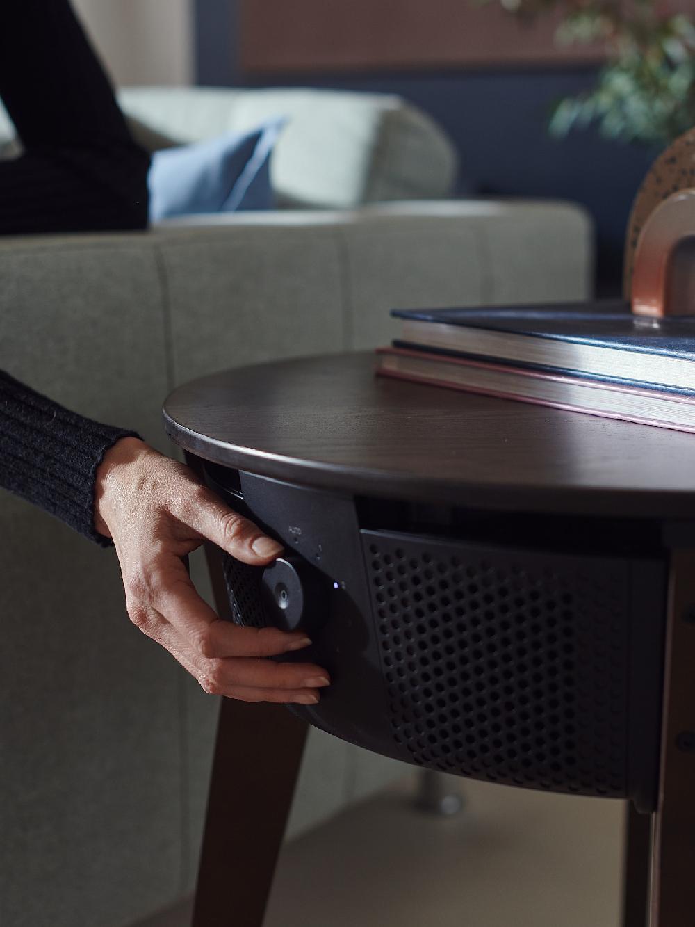 IKEA STARKVIND Tisch mit Luftreiniger gebeiztes Eichenfurnier/dunkelbraun smart Begrenzt auf 3 Tage