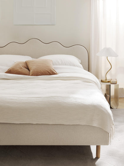 Westwing Collection Polsterbett Romy mit gewelltem Kopfteil Top Angebot