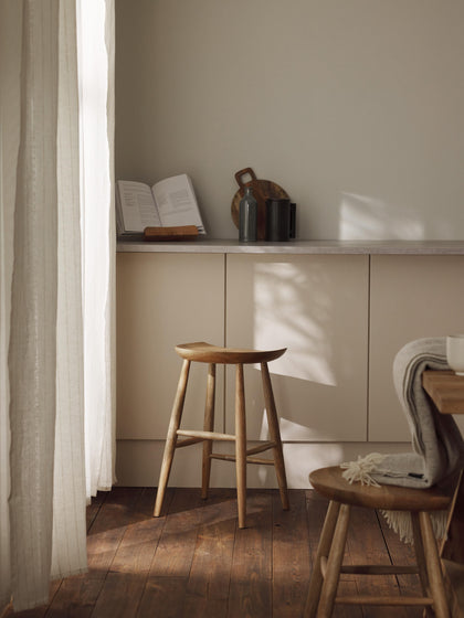 Westwing Collection Thekenhocker Nino aus Mangoholz Nur für heute