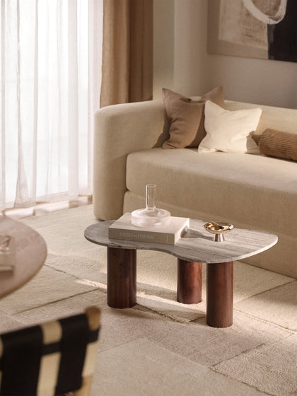 Westwing Collection Marmor-Couchtisch Naruto in organischer Form Angebote