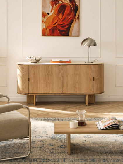 Westwing Collection Holz-Sideboard Zumi mit abgerundeten Ecken und Travertinplatte Bestseller