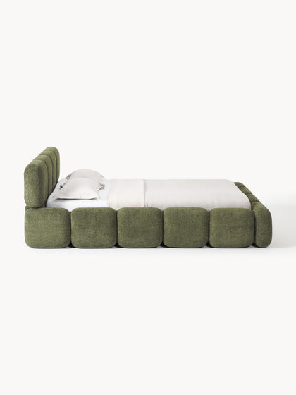 Westwing Collection Polsterbett Tayla aus Teddy-Bouclé Kauf eins, bekomm eins gratis