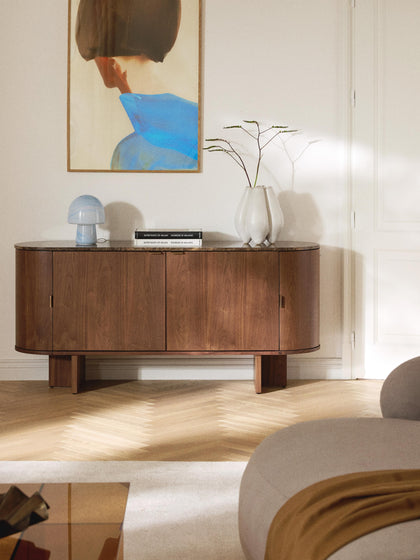Westwing Collection Holz-Sideboard Zumi mit abgerundeten Ecken und Marmorplatte im Angebot