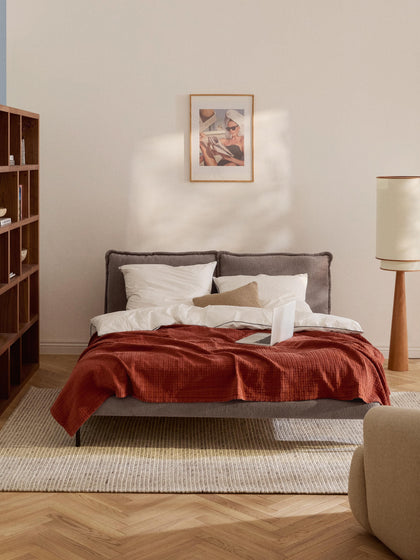 Westwing Collection Polsterbett Amelia aus Teddy-Bouclé Verkauf