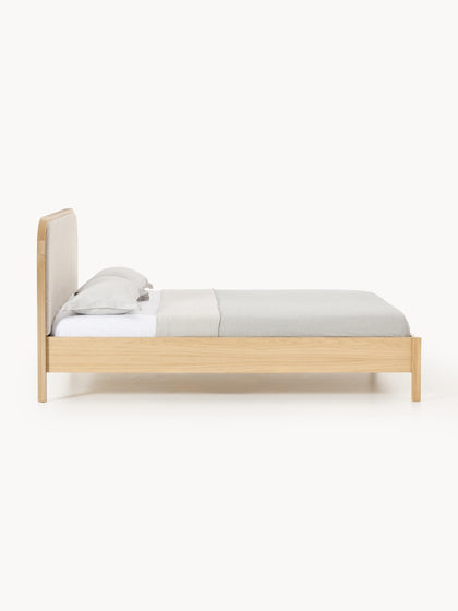 Westwing Collection Holzbett Jones mit Kopfteil aus Bouclé Muttertagsangebot