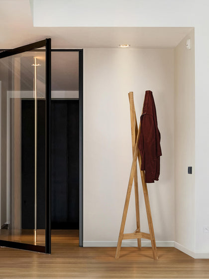 Westwing Collection Garderobenständer Clift aus Eichenholz Nur für heute