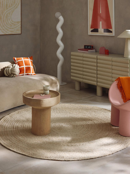 Westwing Collection Runder Beistelltisch Benno aus Mangoholz im Angebot