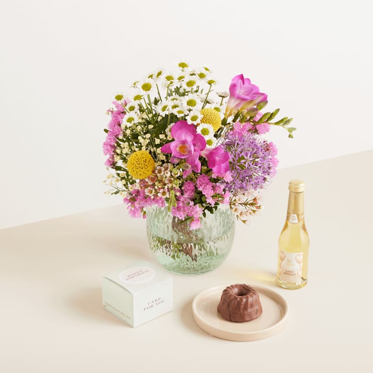 blume2000 Frühlingsleuchten mit Geburtstagsküchlein und Sekt