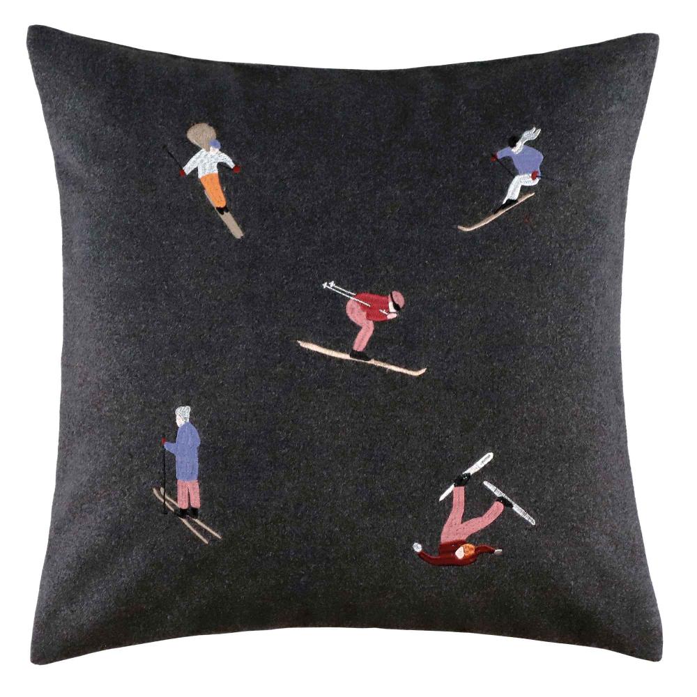 wohndirekt Stylische Kissenhüllen in Filzoptik und farbenfrohen Skifahrern 50x50 cm